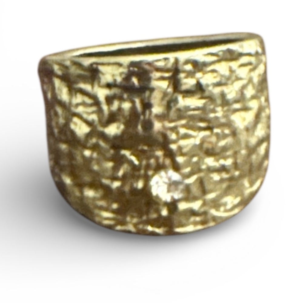 Textured Wide Gold Tone Ring With Jewel - Size 8